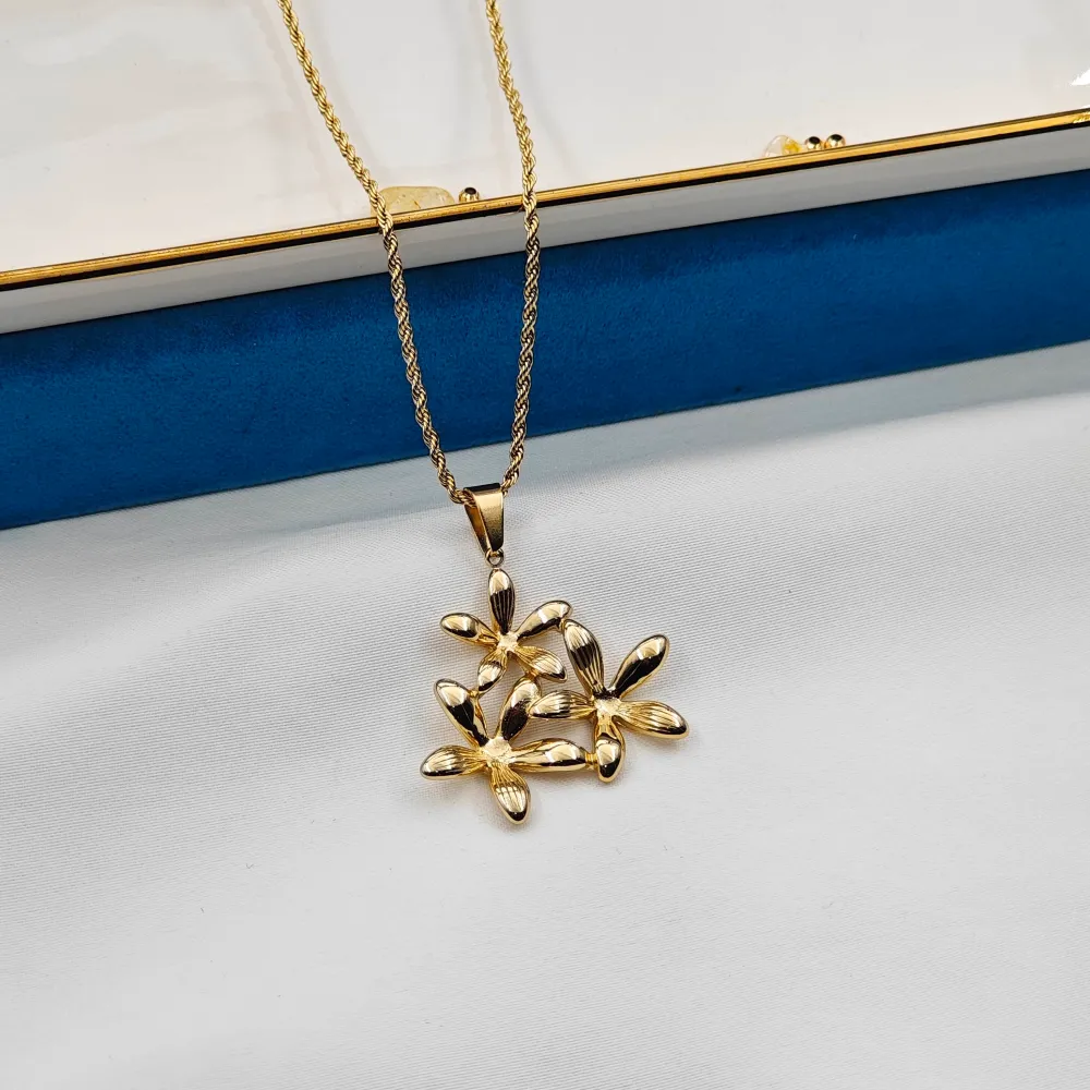 Stainless Steel Yaprak Kolye