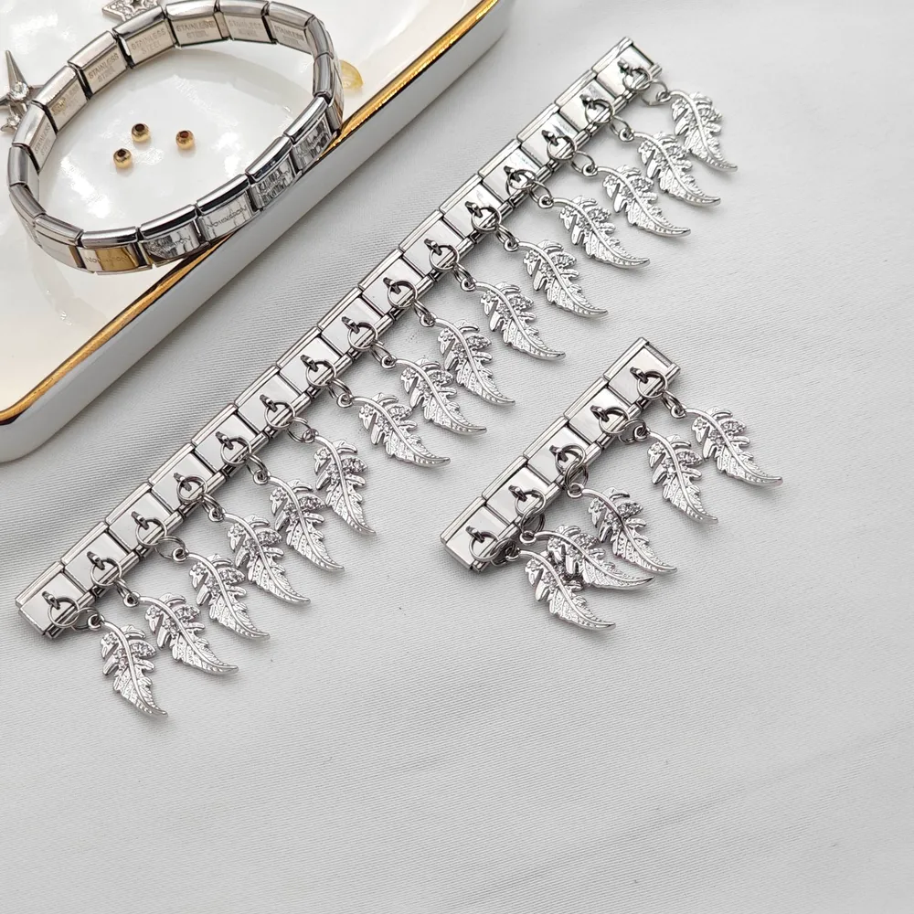 Stainless Steel Nomi Charm Yaprak