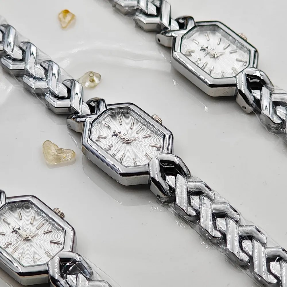 Luxy Metal Bayan Saati