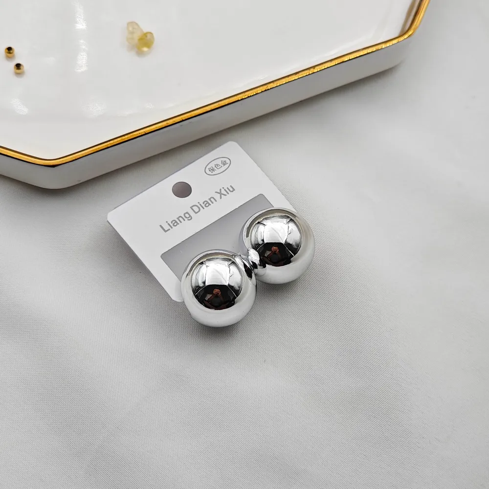 CCB Kaplama Garantili Hafif Modern Tasarım Küpe ( Orta Boy Bombe )